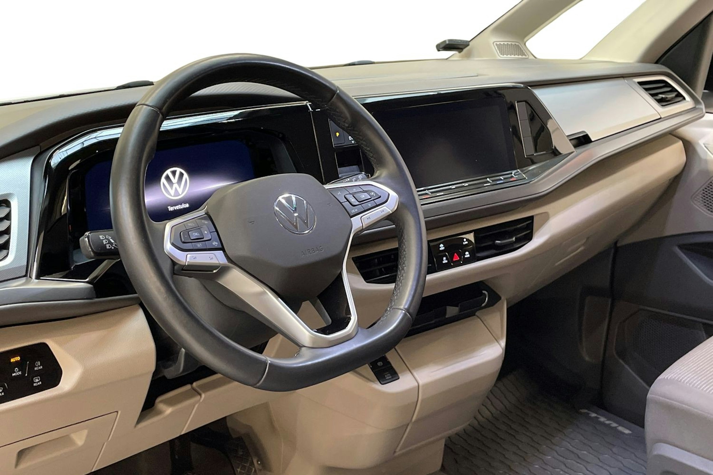 valkoinen Volkswagen Multivan 2023 kuva 7.