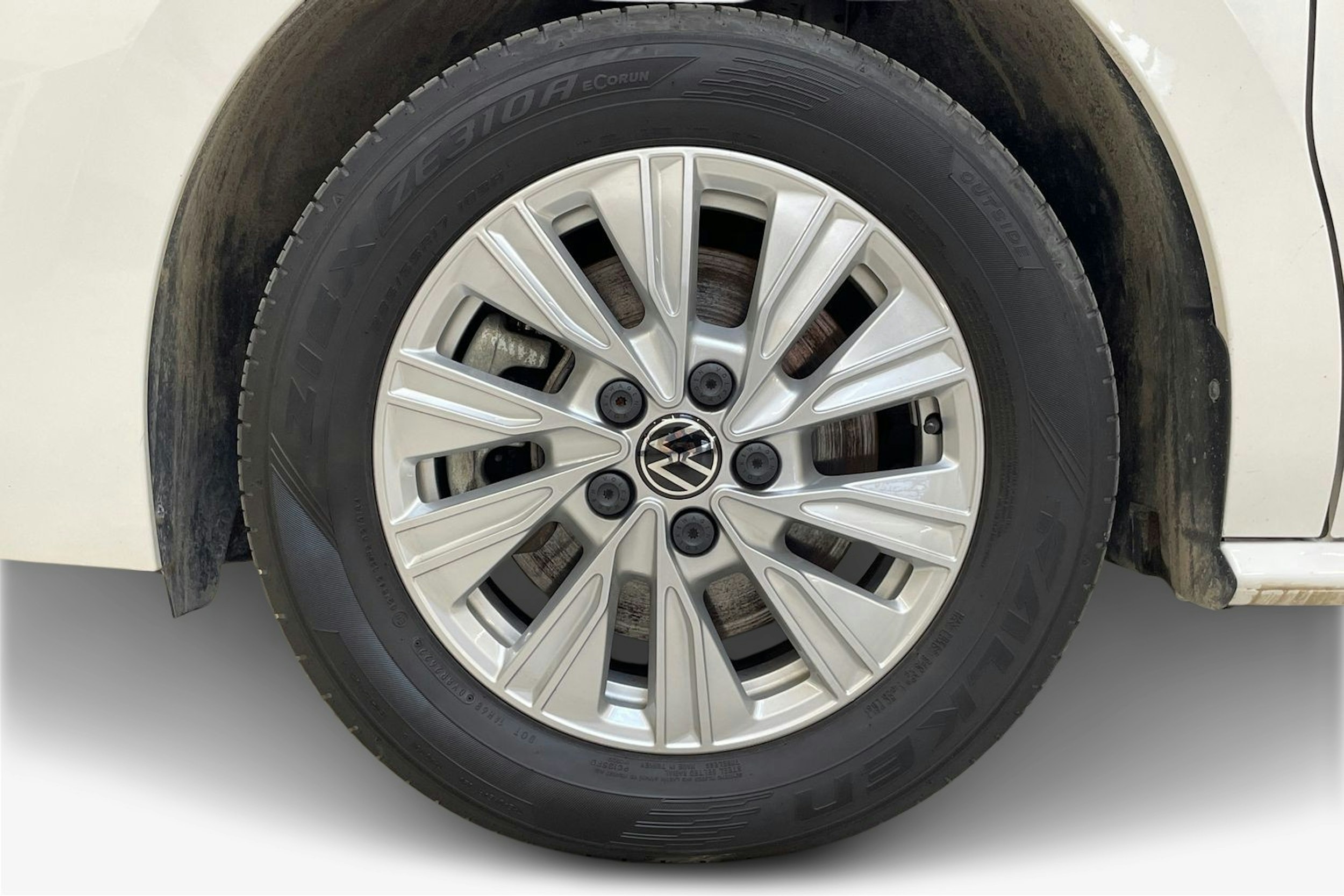 valkoinen Volkswagen Multivan 2023 kuva 9.
