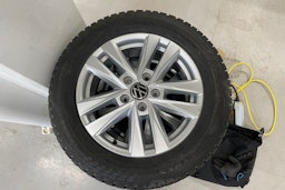 valkoinen Volkswagen Multivan 2023 kuva 10.