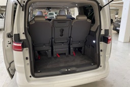 valkoinen Volkswagen Multivan 2023 kuva 12.