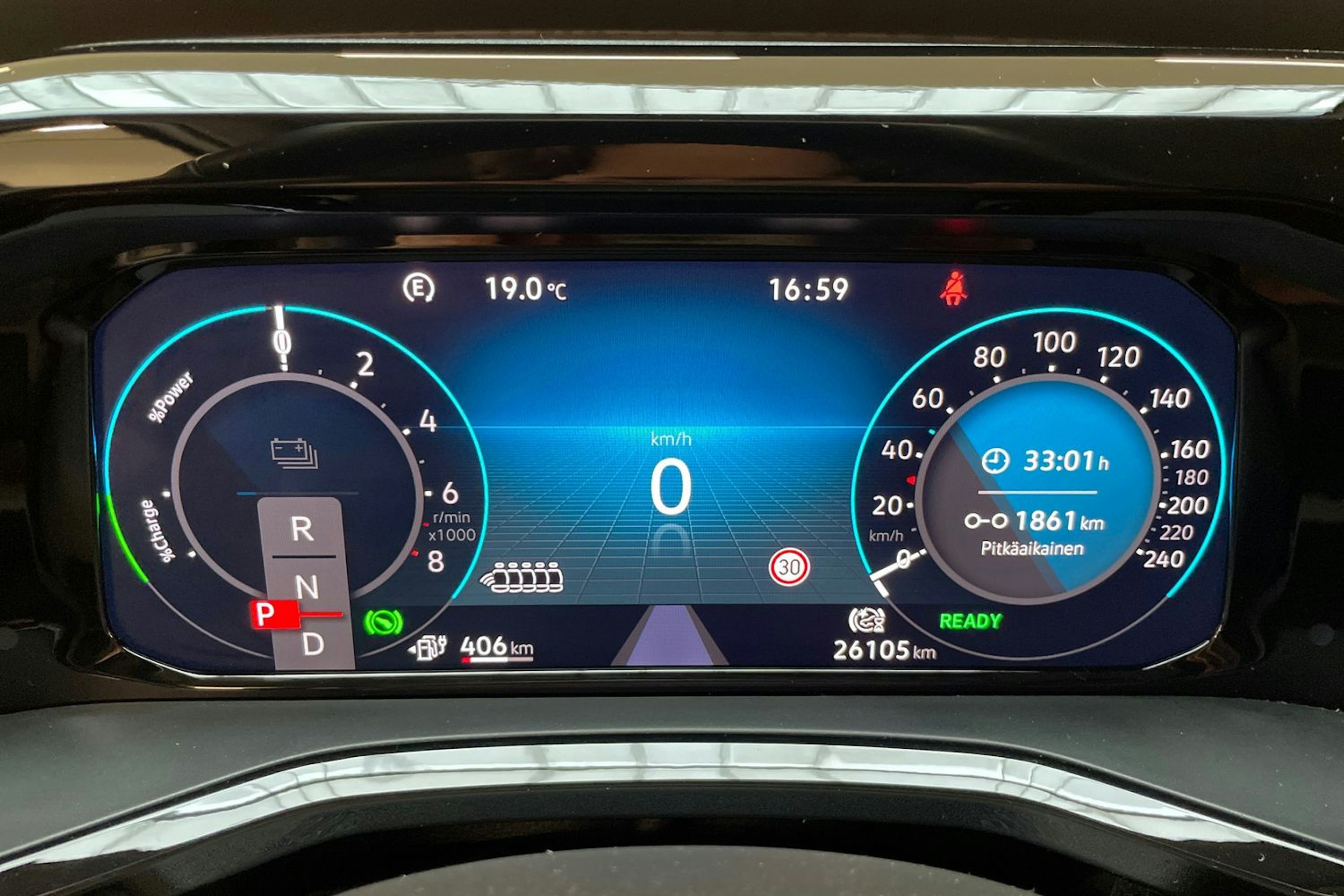valkoinen Volkswagen Multivan 2023 kuva 15.
