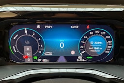 valkoinen Volkswagen Multivan 2023 kuva 15.