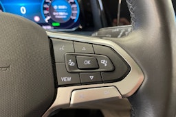 valkoinen Volkswagen Multivan 2023 kuva 17.
