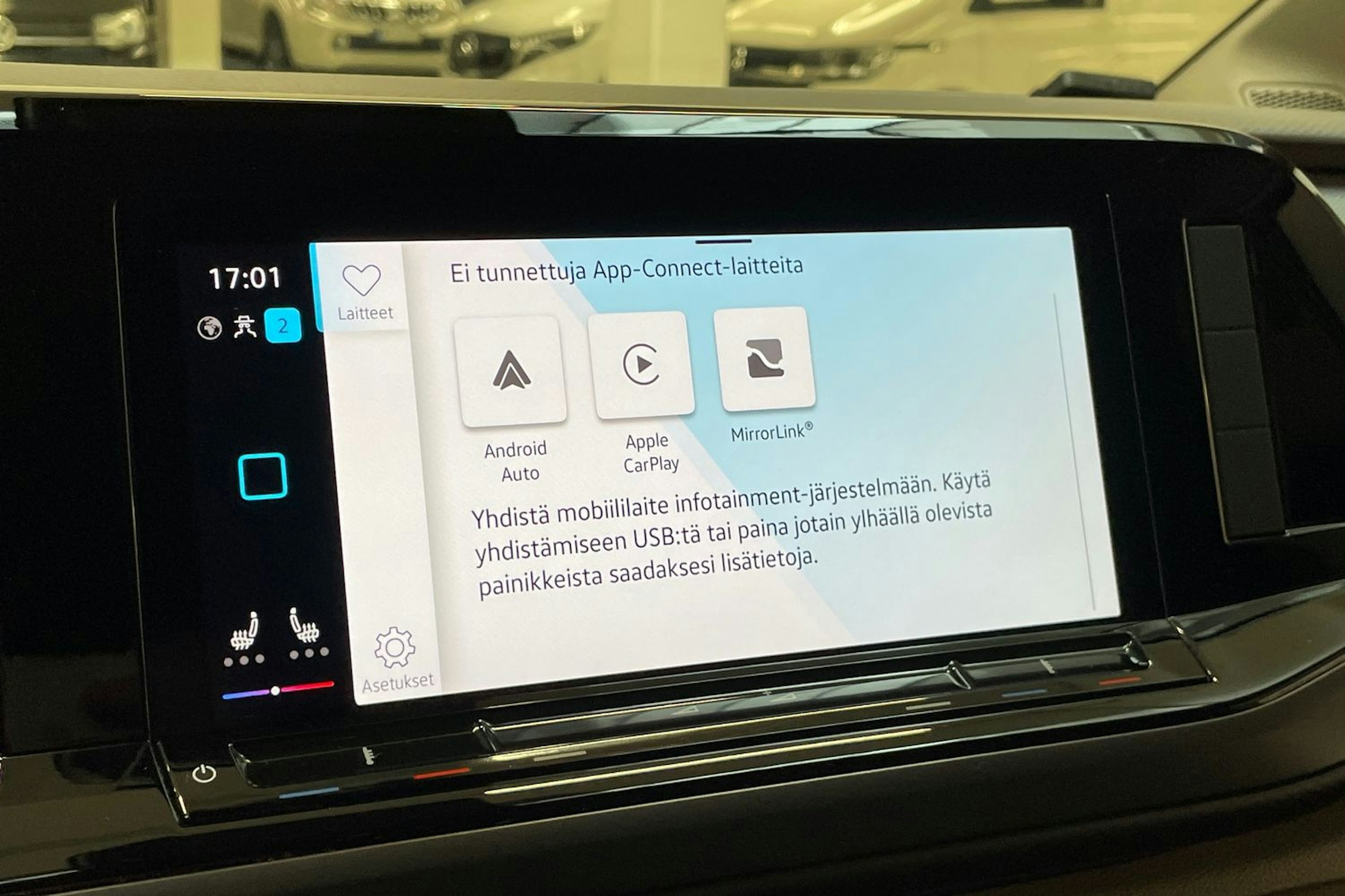 valkoinen Volkswagen Multivan 2023 kuva 21.