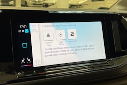 valkoinen Volkswagen Multivan 2023 kuva 21.