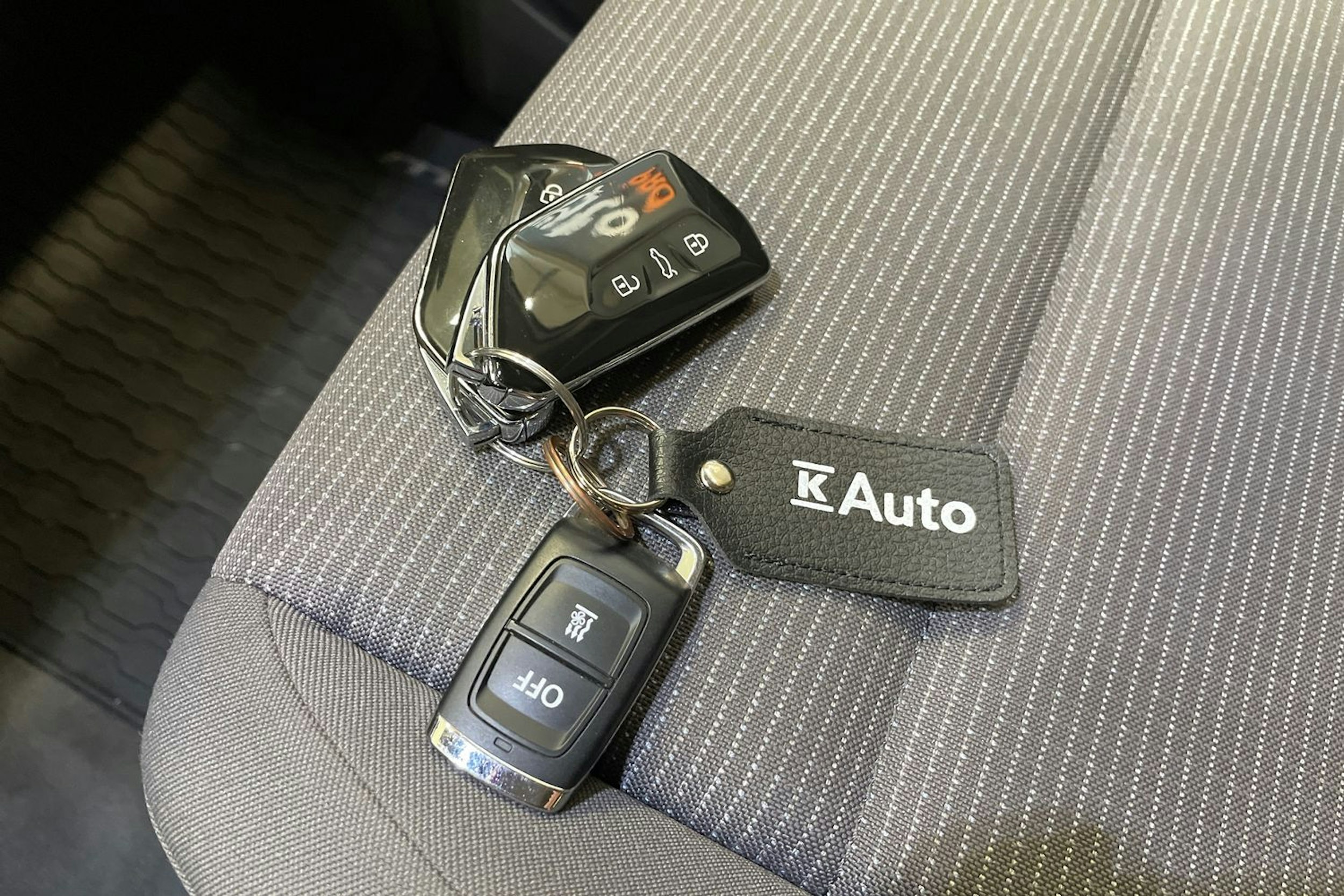 valkoinen Volkswagen Multivan 2023 kuva 26.
