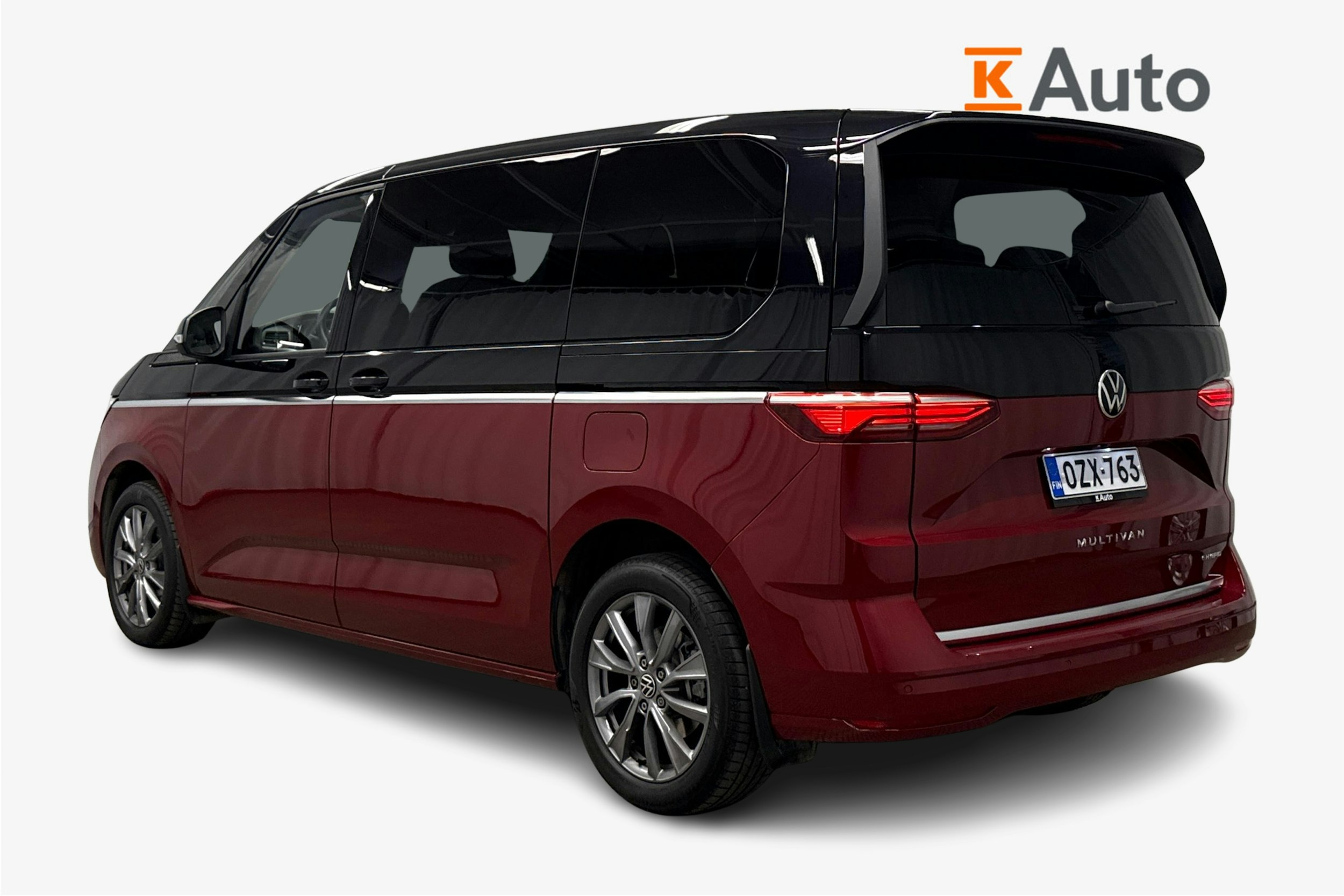 musta Volkswagen Multivan 2023 kuva 2.