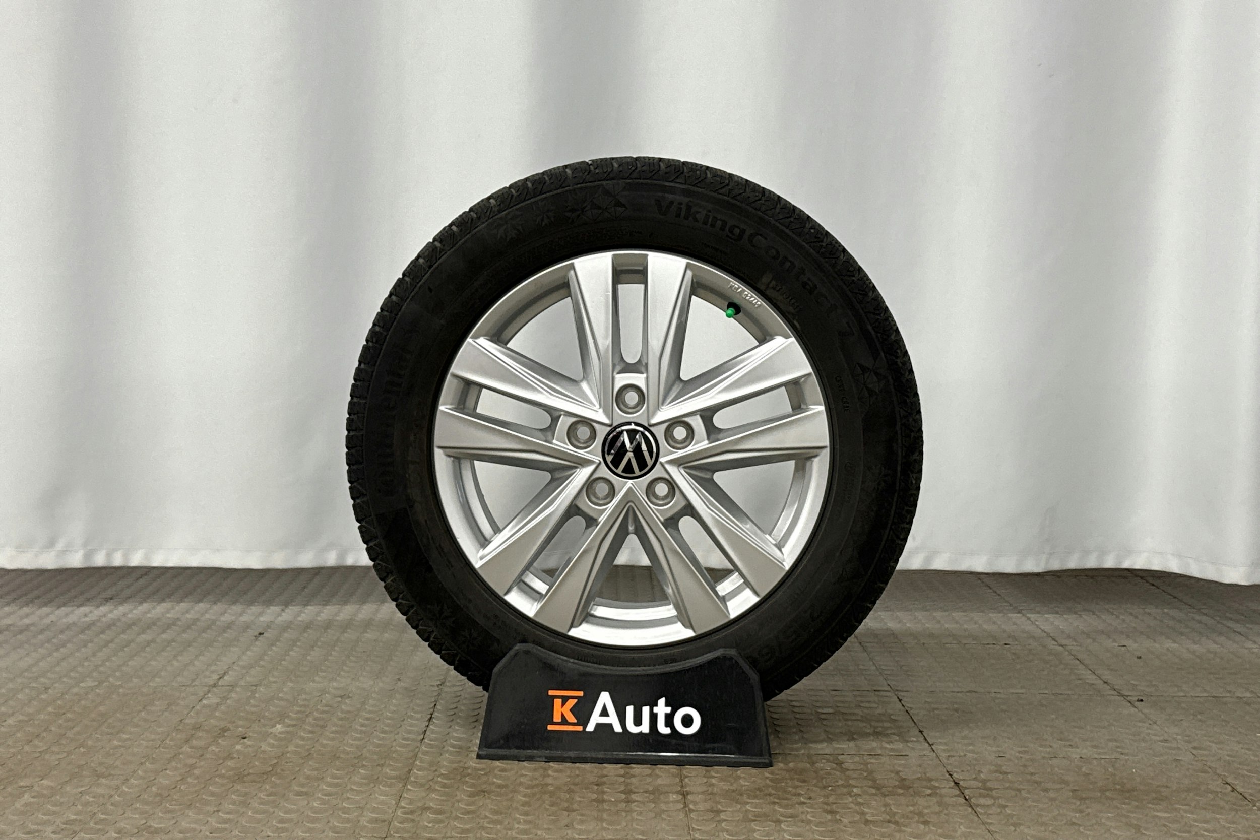 musta Volkswagen Multivan 2023 kuva 13.