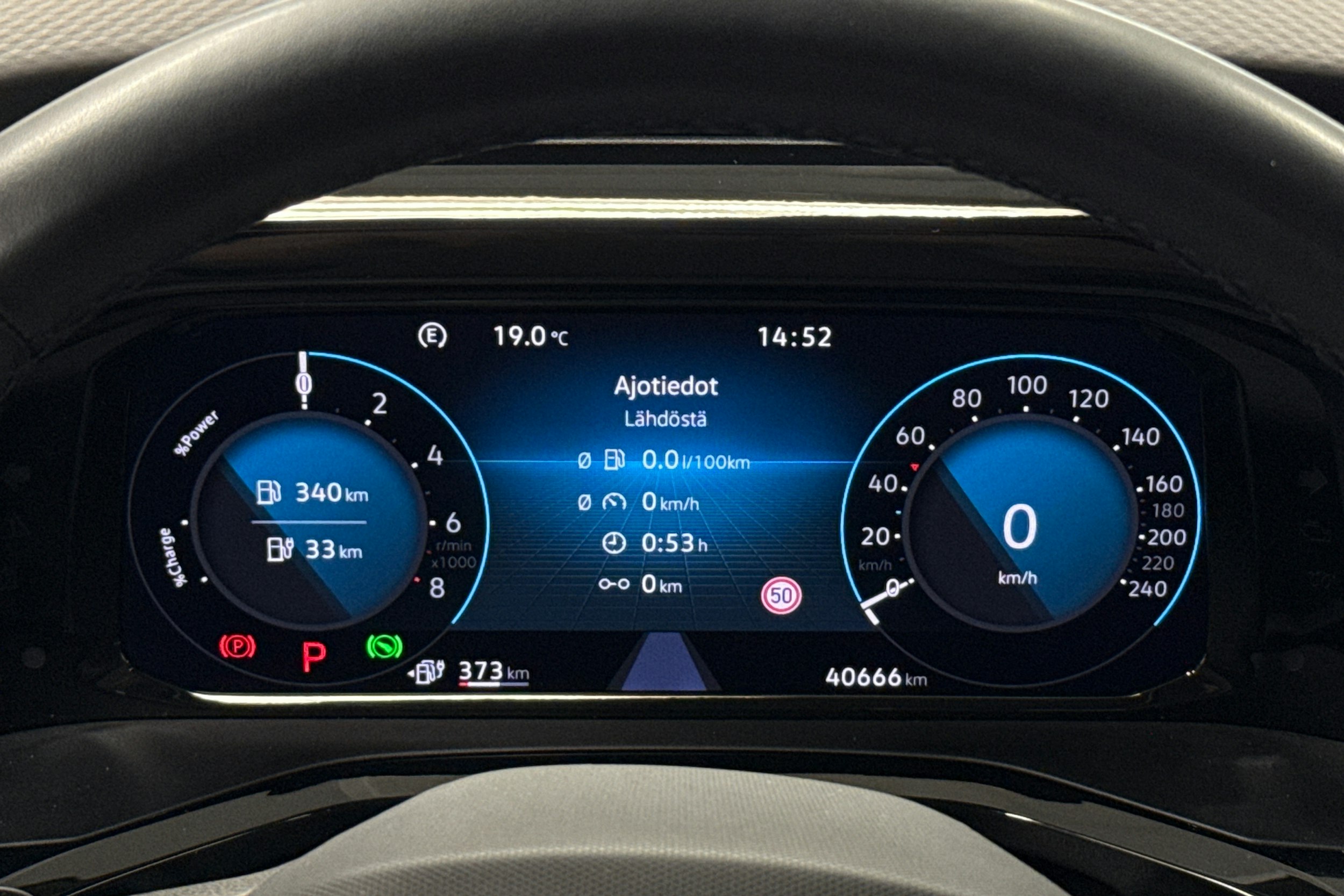musta Volkswagen Multivan 2023 kuva 15.