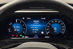 musta Volkswagen Multivan 2023 kuva 15.