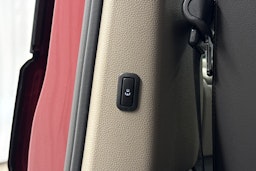 musta Volkswagen Multivan 2023 kuva 26.
