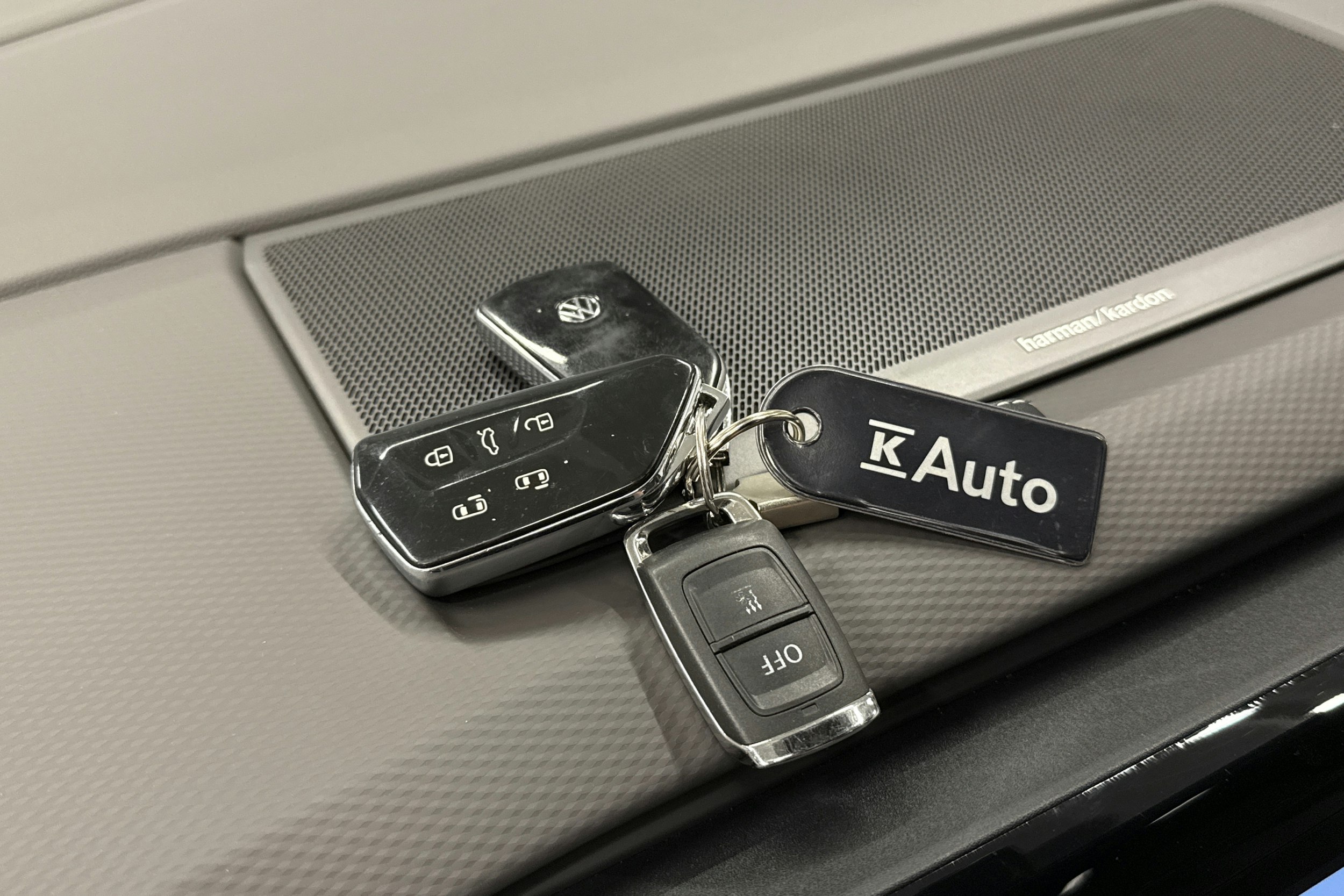 musta Volkswagen Multivan 2023 kuva 33.