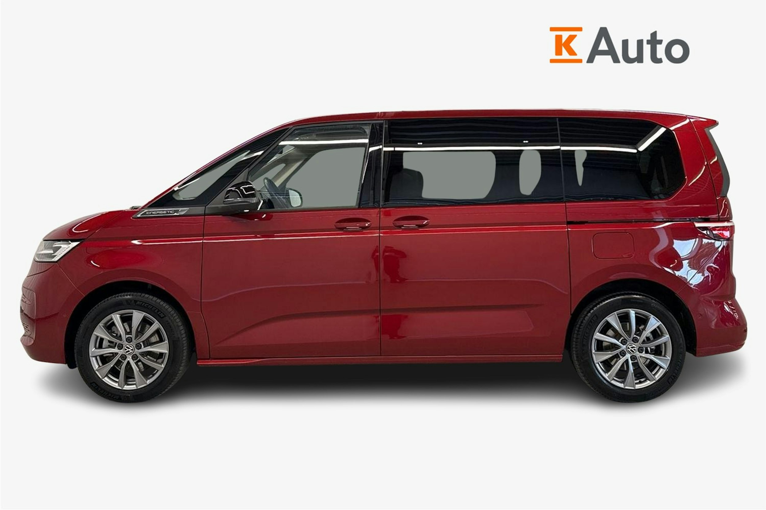 punainen Volkswagen Multivan 2023 kuva 6.