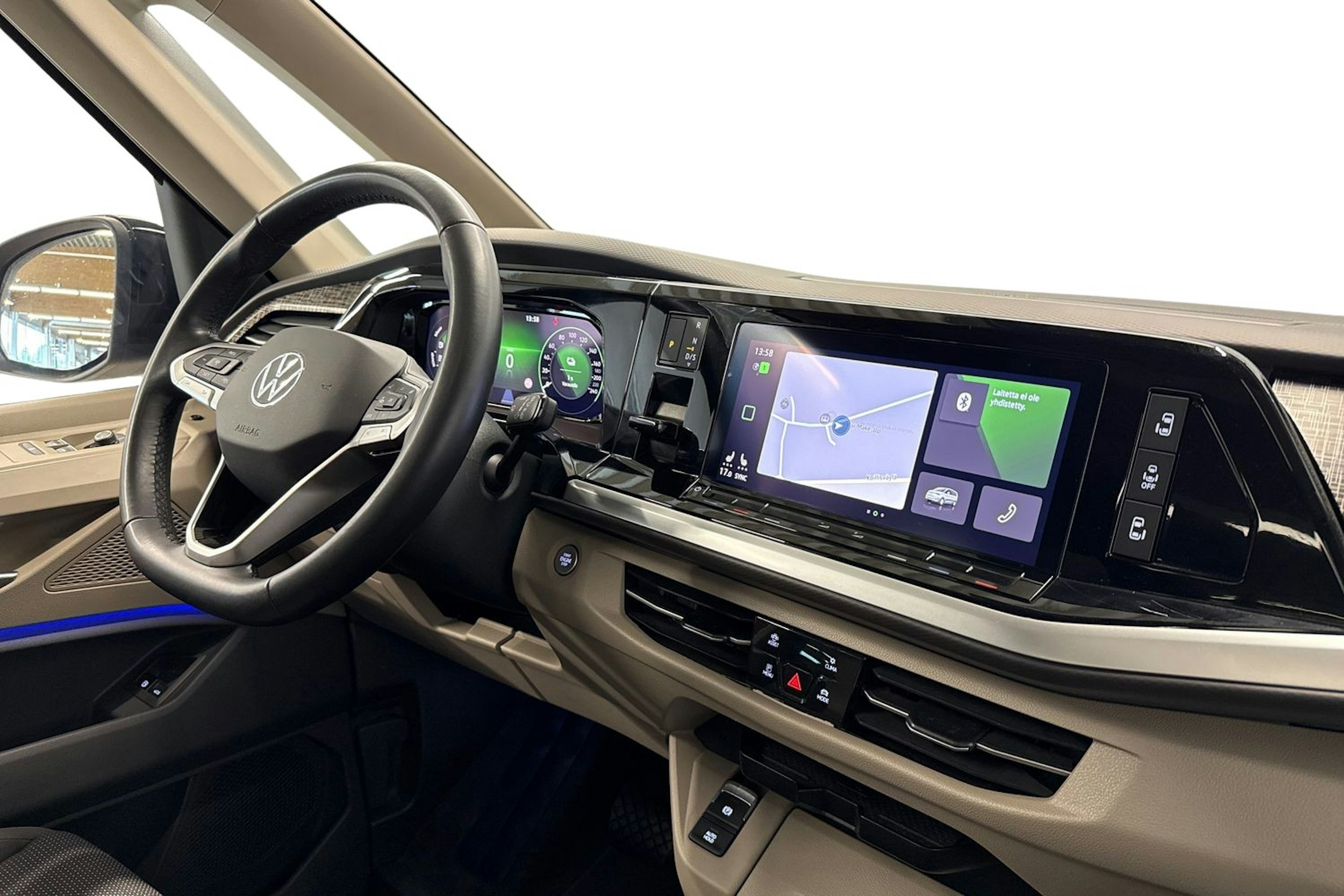 punainen Volkswagen Multivan 2023 kuva 10.