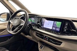 punainen Volkswagen Multivan 2023 kuva 10.