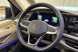 punainen Volkswagen Multivan 2023 kuva 13.