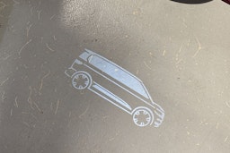 punainen Volkswagen Multivan 2023 kuva 34.