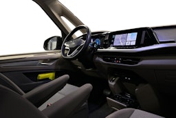 harmaa Volkswagen Multivan 2023 kuva 9.