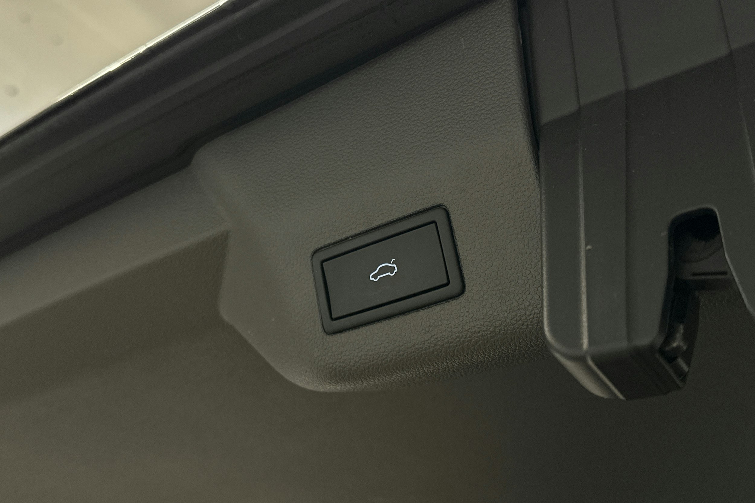 harmaa Volkswagen Multivan 2023 kuva 29.