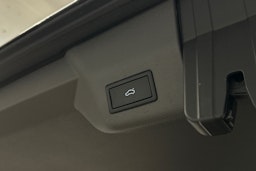 harmaa Volkswagen Multivan 2023 kuva 29.