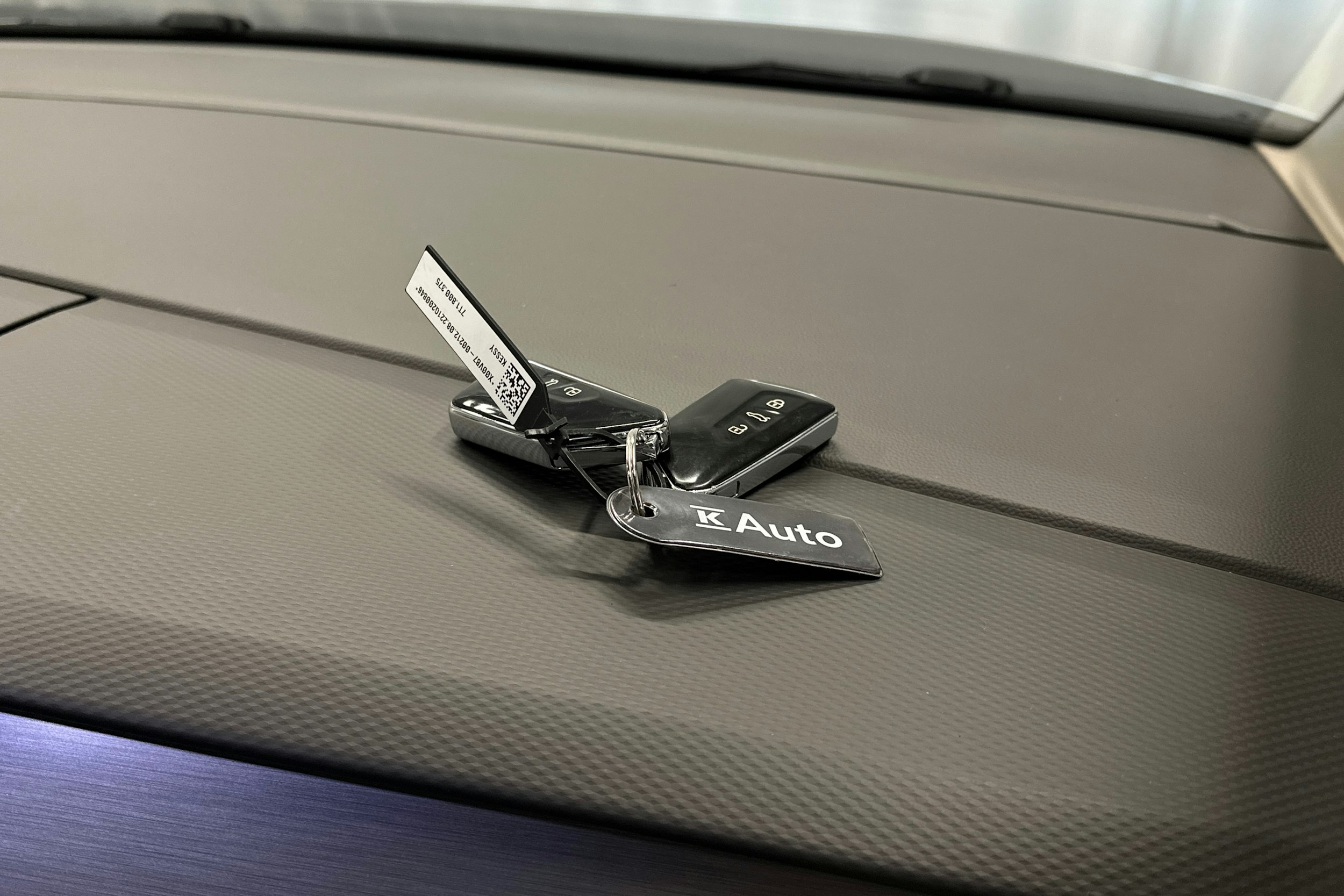 harmaa Volkswagen Multivan 2023 kuva 30.