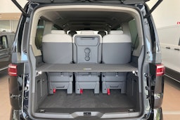 musta Volkswagen Multivan 2025 kuva 13.
