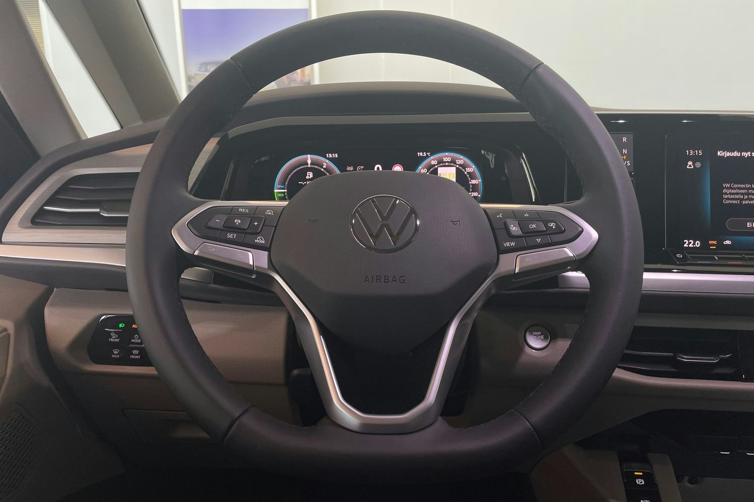musta Volkswagen Multivan 2025 kuva 15.