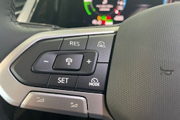 musta Volkswagen Multivan 2025 kuva 16.
