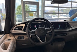 harmaa Volkswagen Multivan 2025 kuva 7.
