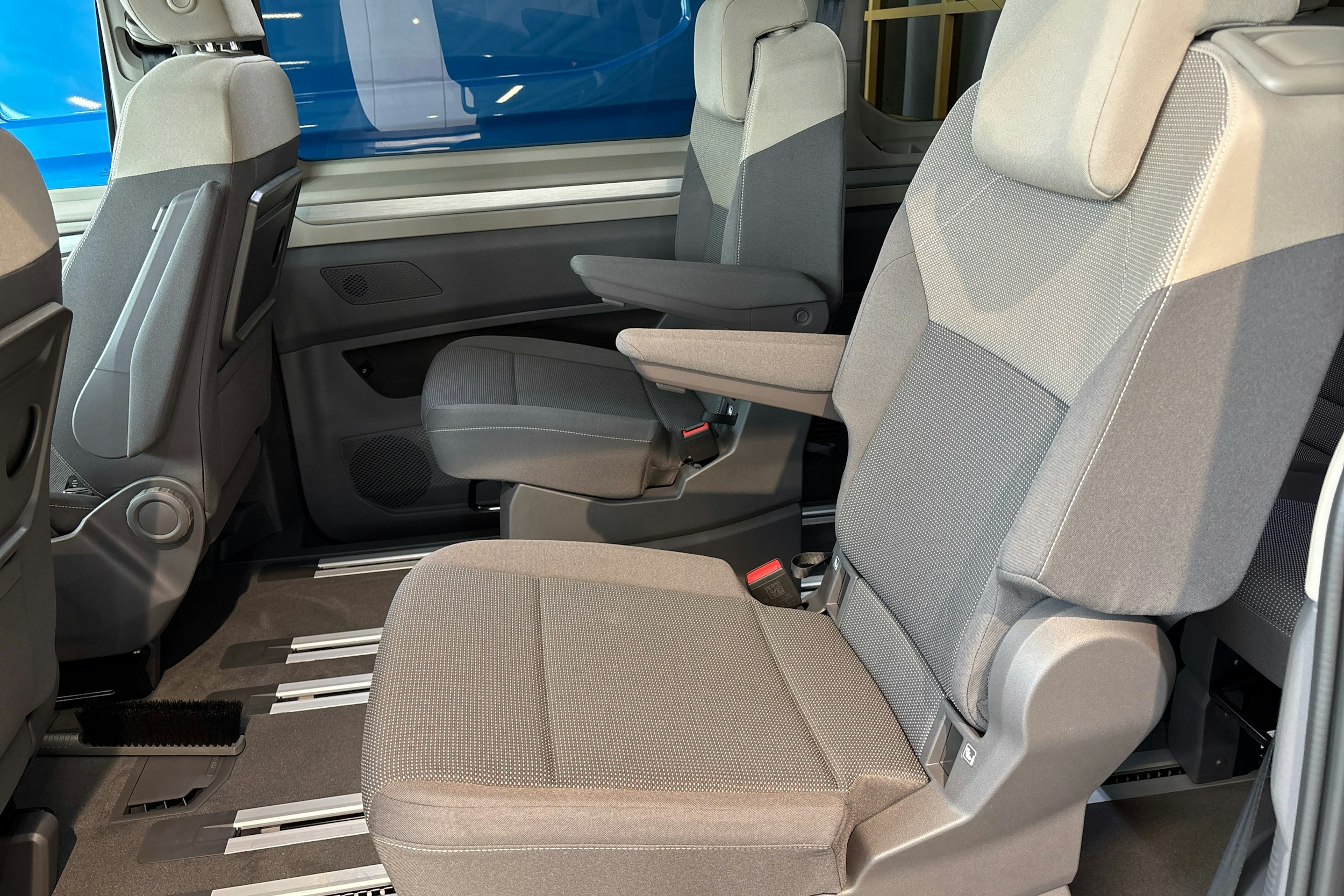 harmaa Volkswagen Multivan 2025 kuva 10.