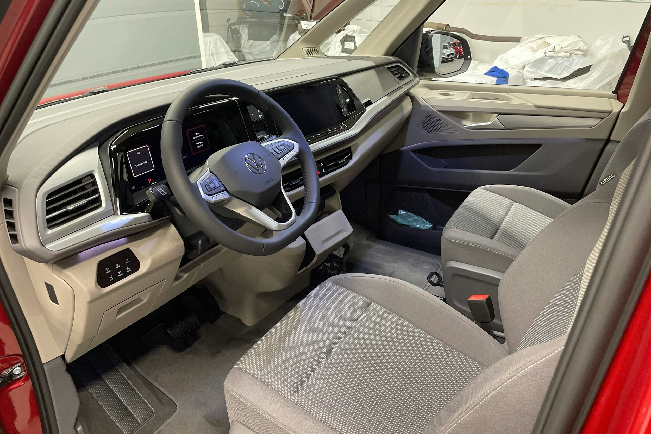 met. punainen Volkswagen Multivan 2025 kuva 6.