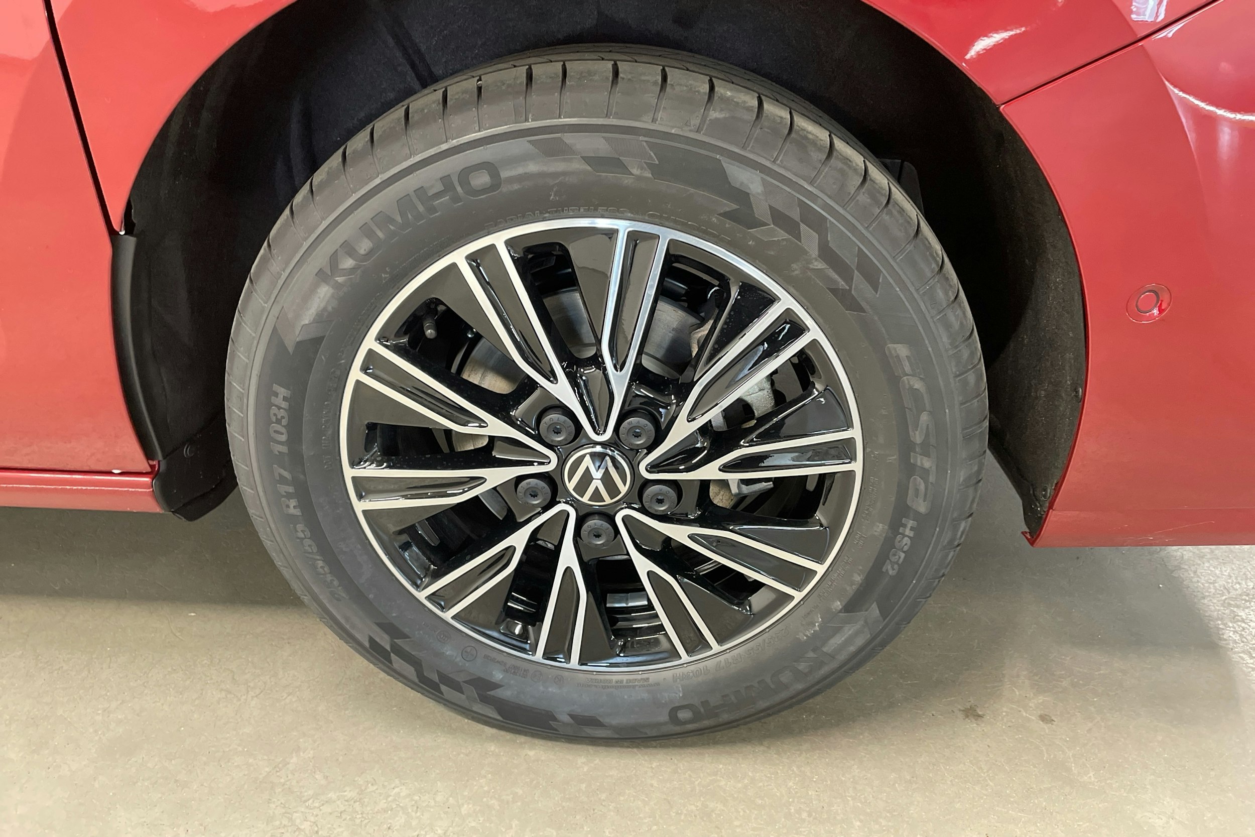 met. punainen Volkswagen Multivan 2025 kuva 9.