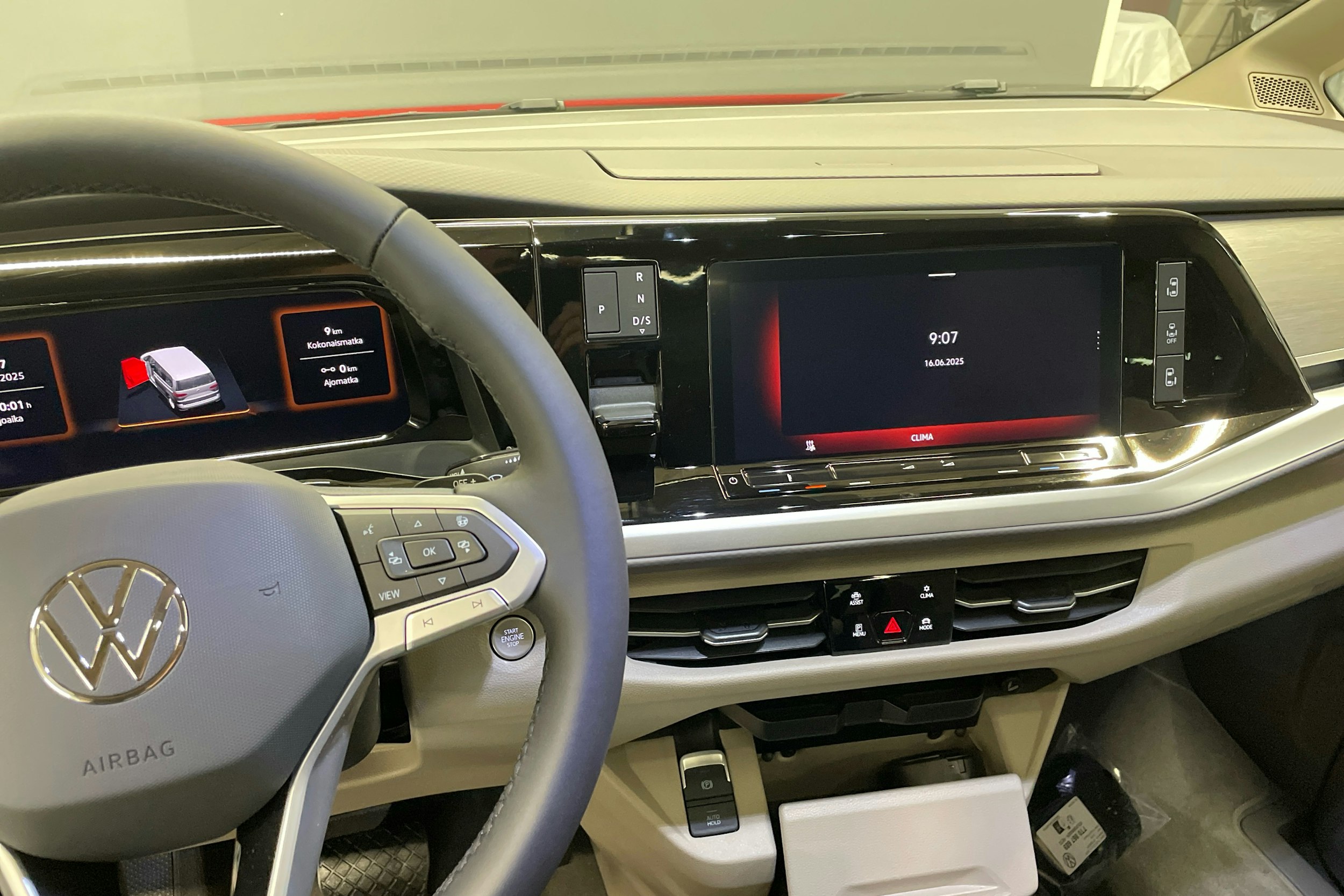 met. punainen Volkswagen Multivan 2025 kuva 12.