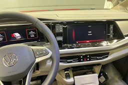 met. punainen Volkswagen Multivan 2025 kuva 12.