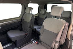harmaa Volkswagen Multivan 2025 kuva 10.