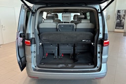 harmaa Volkswagen Multivan 2025 kuva 13.
