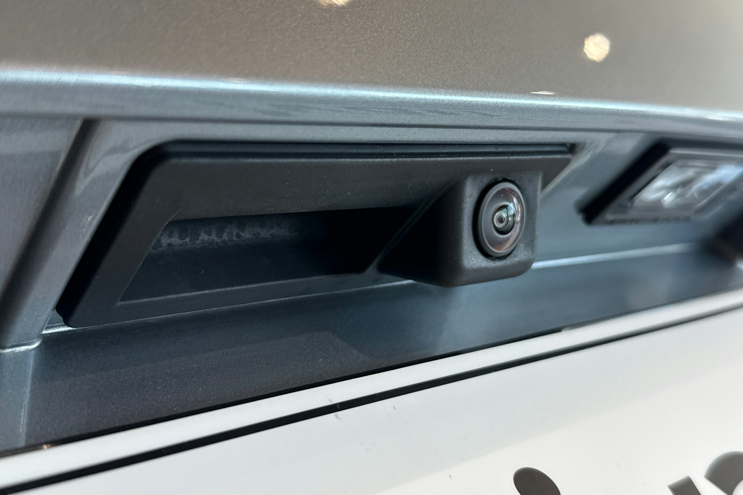 harmaa Volkswagen Multivan 2025 kuva 17.