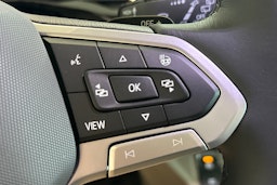 harmaa Volkswagen Multivan 2025 kuva 19.