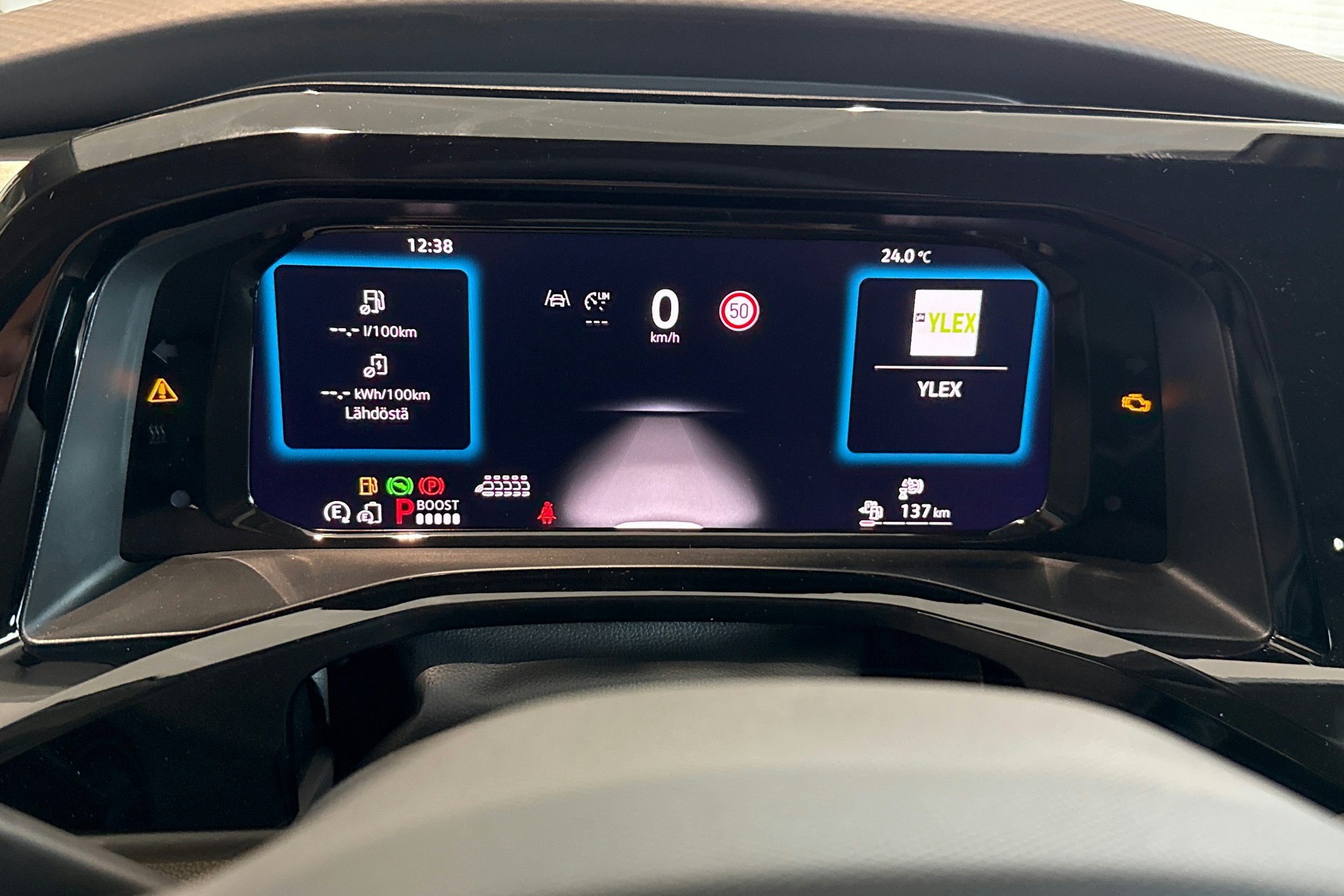 harmaa Volkswagen Multivan 2025 kuva 21.