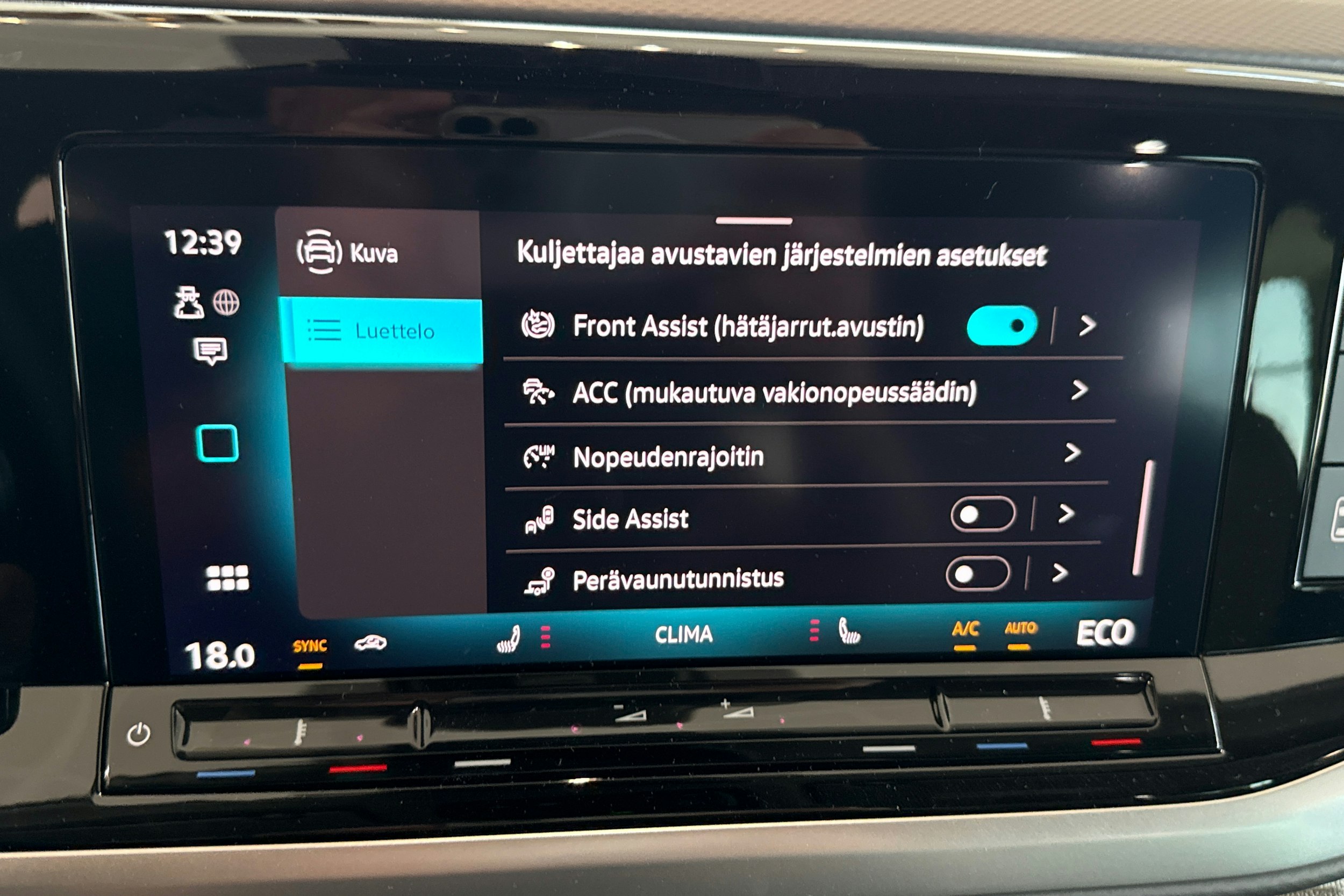 harmaa Volkswagen Multivan 2025 kuva 25.