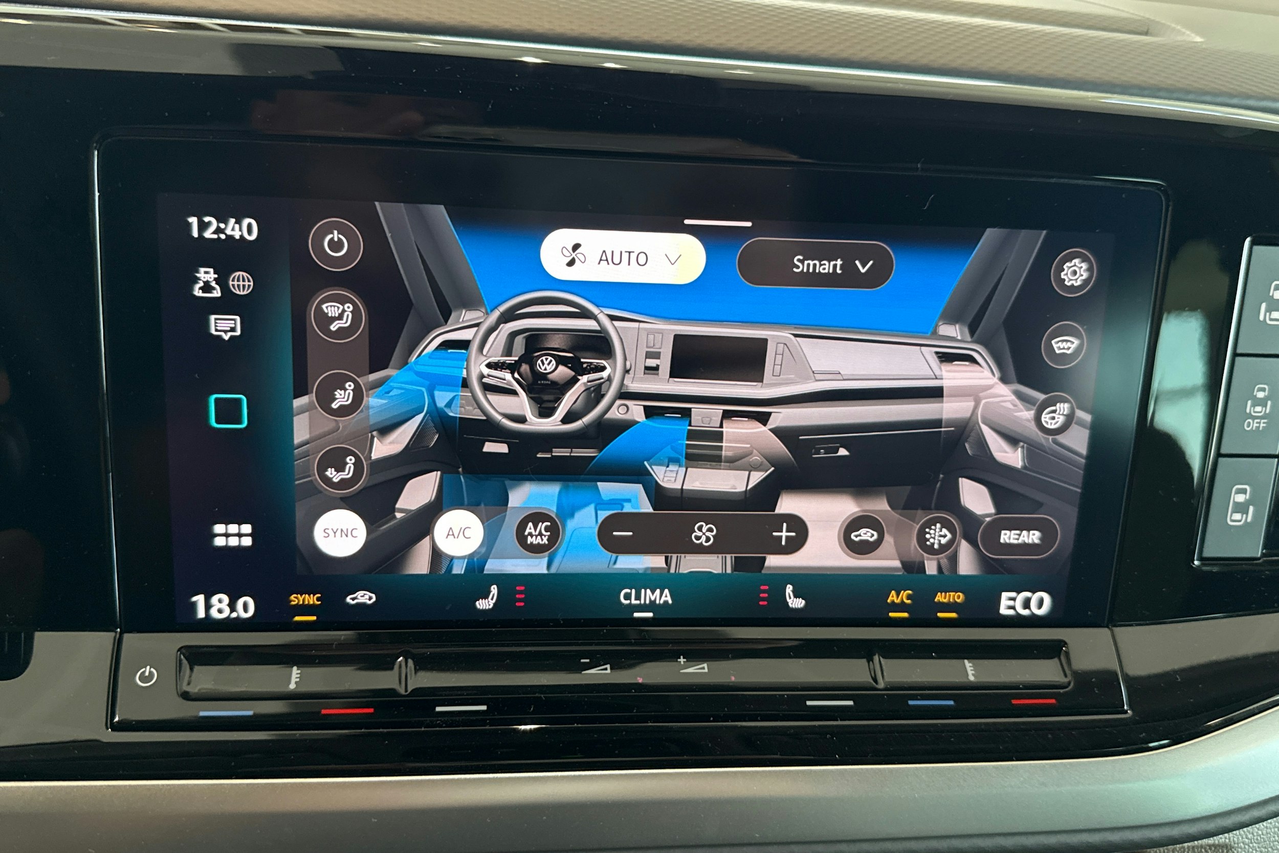 harmaa Volkswagen Multivan 2025 kuva 30.