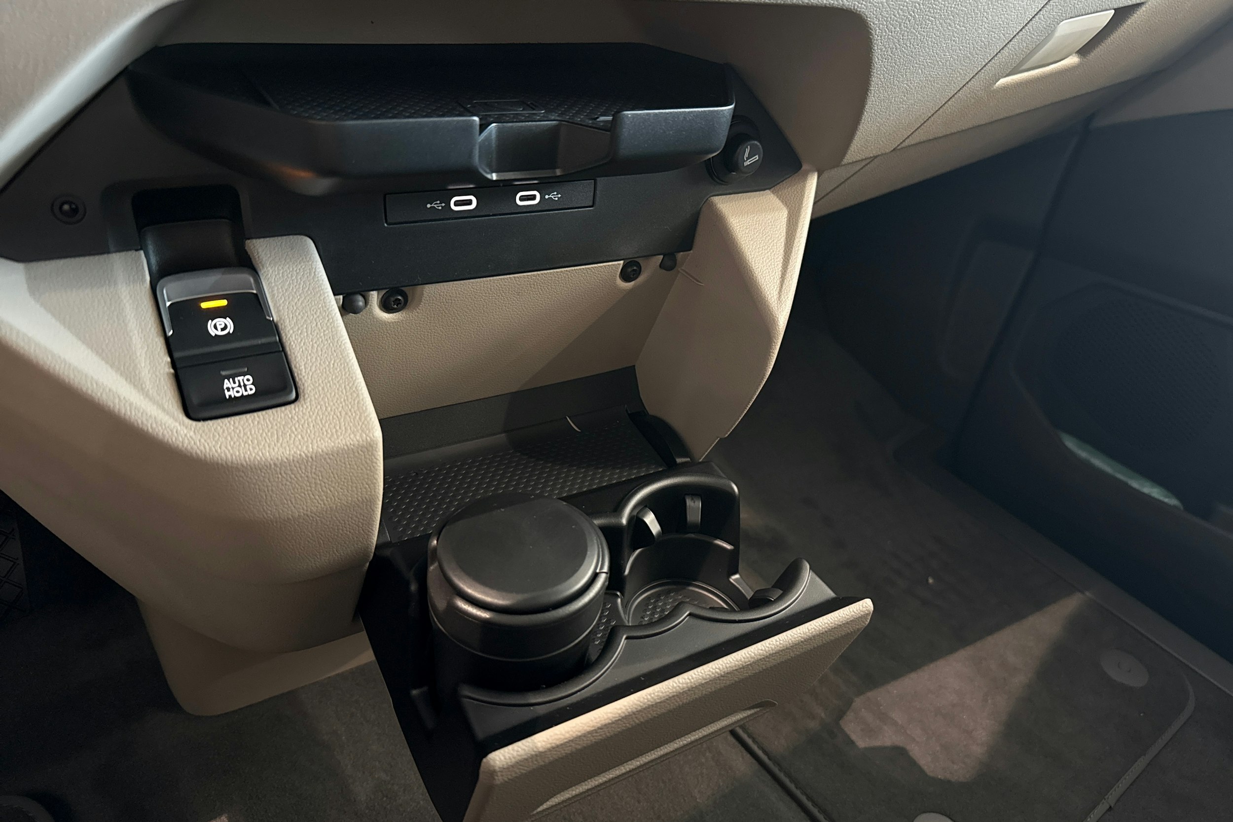 harmaa Volkswagen Multivan 2025 kuva 33.