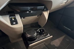 harmaa Volkswagen Multivan 2025 kuva 33.