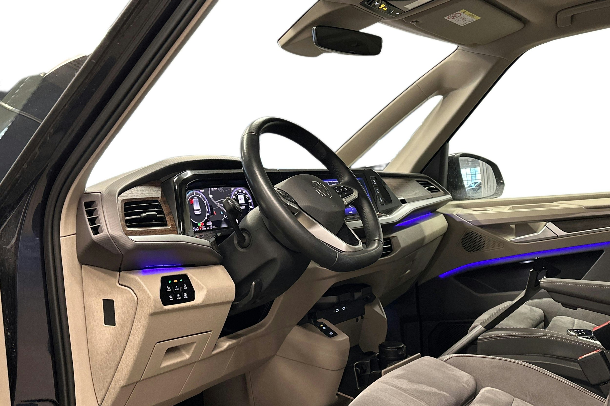 sininen Volkswagen Multivan 2025 kuva 3.