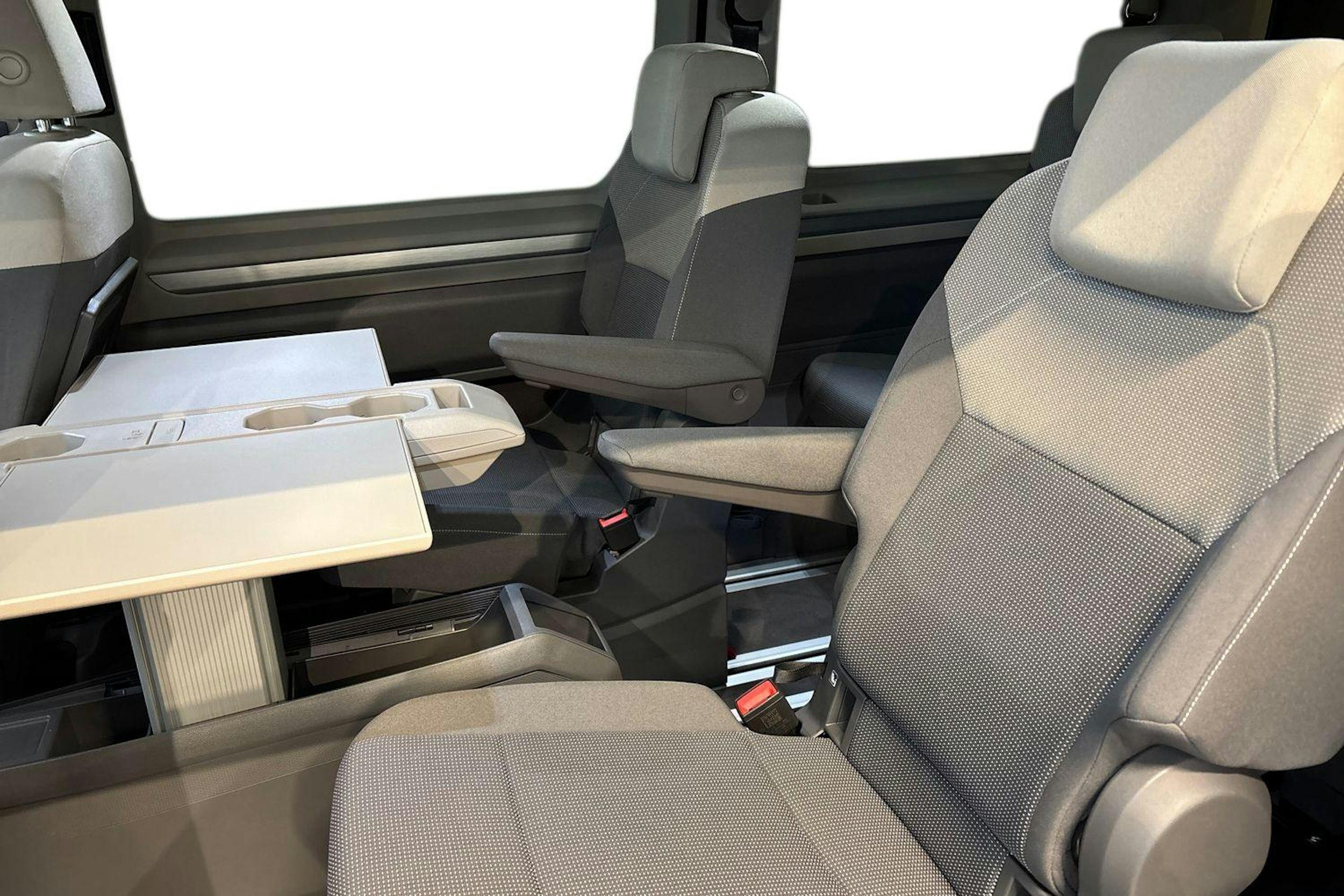 musta Volkswagen Multivan 2025 kuva 11.