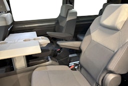 musta Volkswagen Multivan 2025 kuva 11.