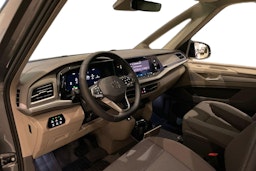 harmaa Volkswagen Multivan 2025 kuva 8.