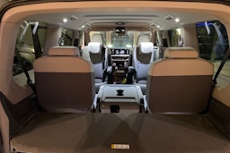 harmaa Volkswagen Multivan 2025 kuva 15.