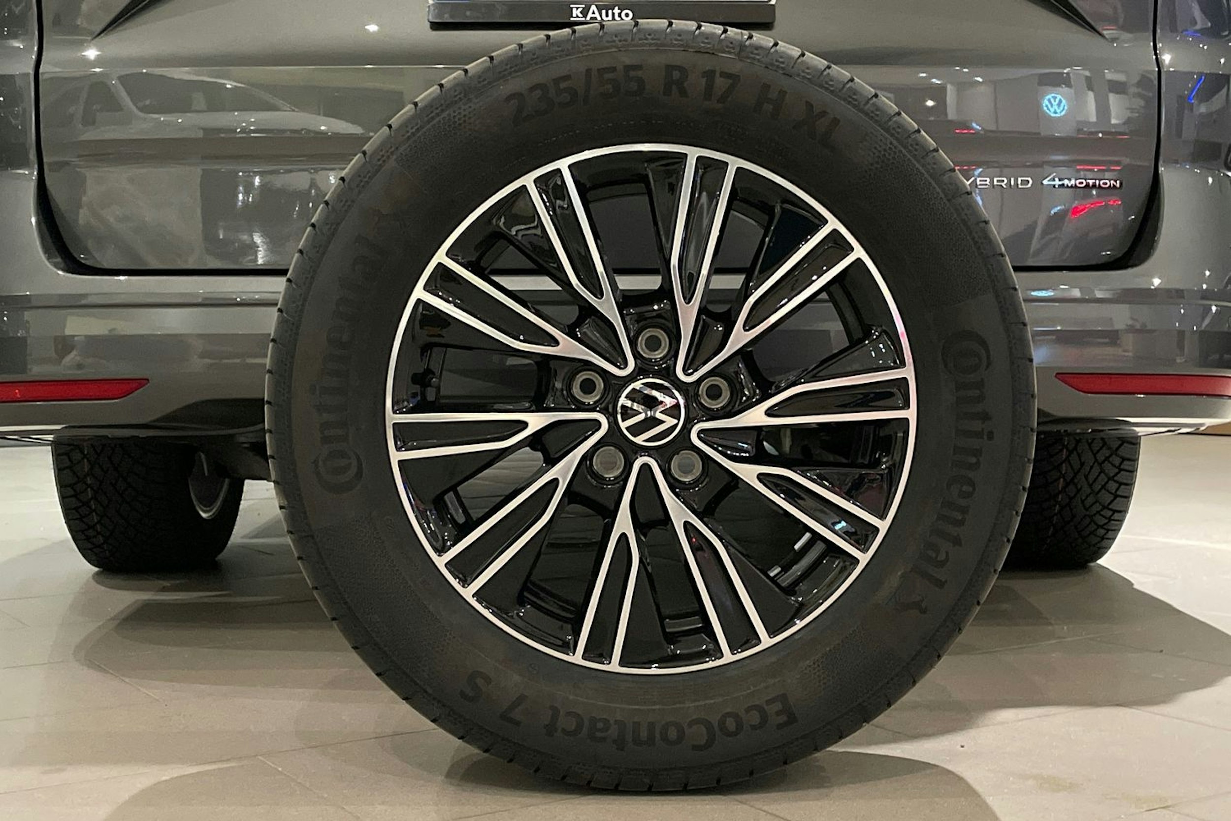 harmaa Volkswagen Multivan 2025 kuva 17.