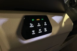 harmaa Volkswagen Multivan 2025 kuva 18.